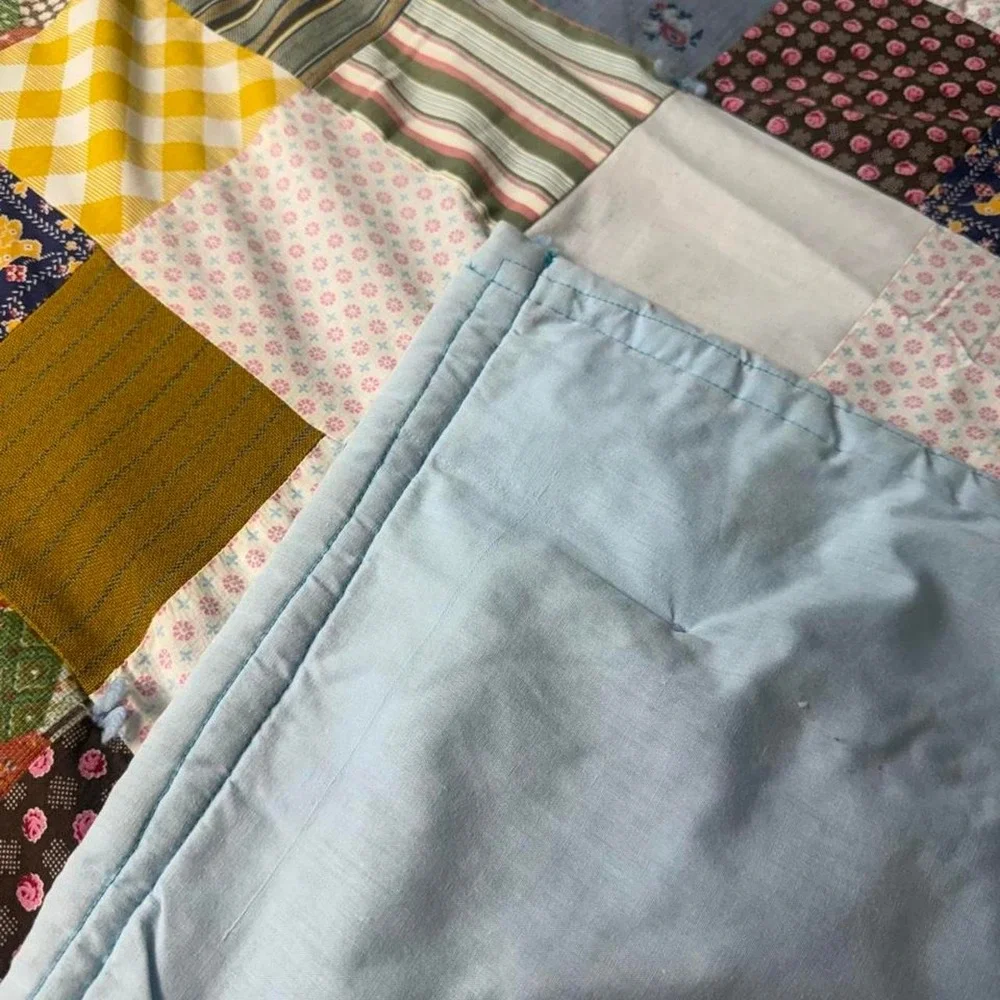 🌼 Vintage Handmade Patchwork Comforter / Quilt – 68" x 78" – Cottagecore - Picture 5 of 7